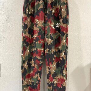 Adidas Pharrell Williams Pants Mens small Camo HU Hiking Trail Zip Joggers